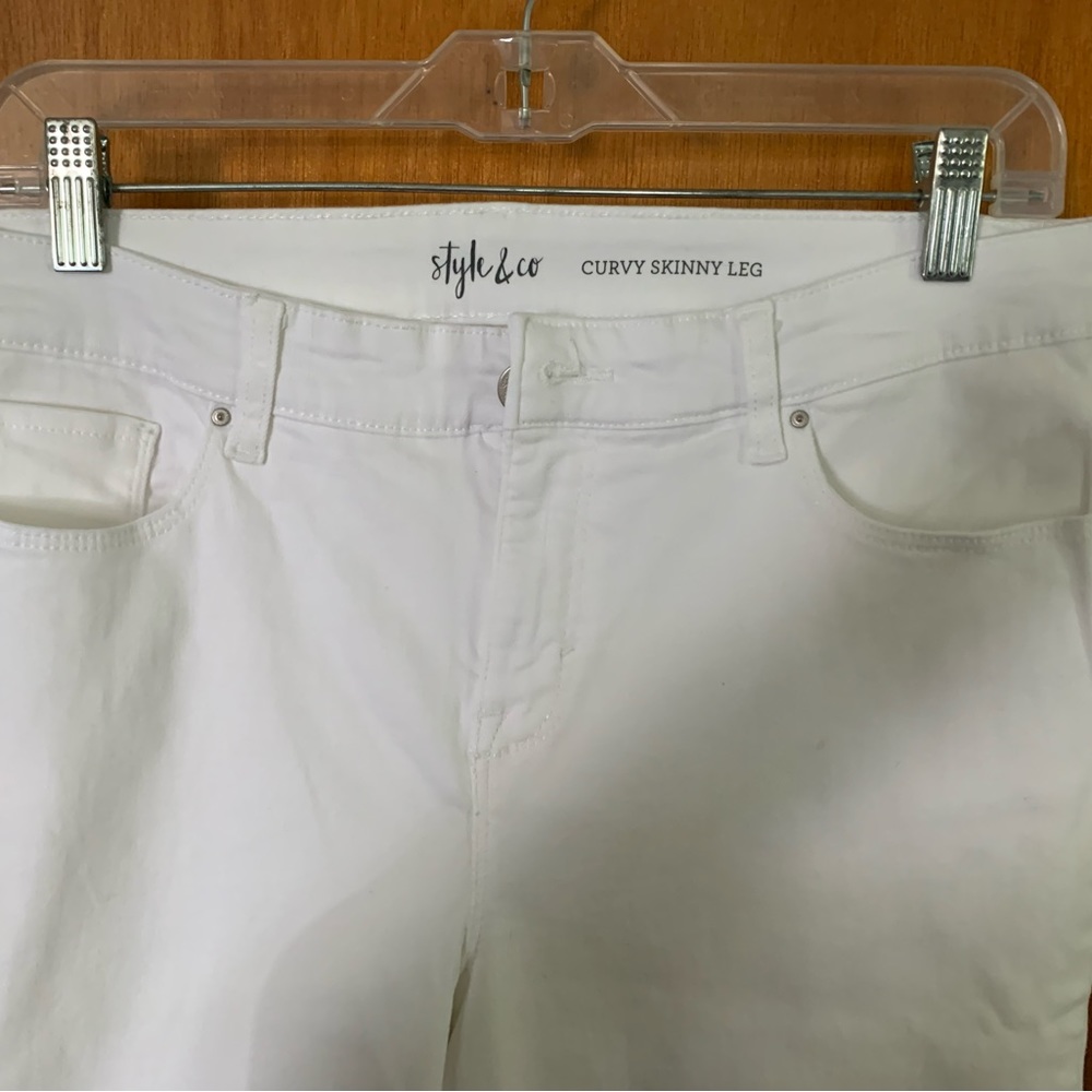 STYLE & CO WHITE JEANS 12S CURVY STYLE WITH SKINNY LEG/ NEW